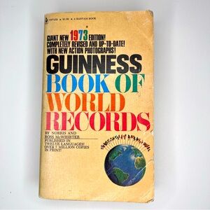 Vintage 1973 Guinness Book of World Records Bantam Pocketbook Book